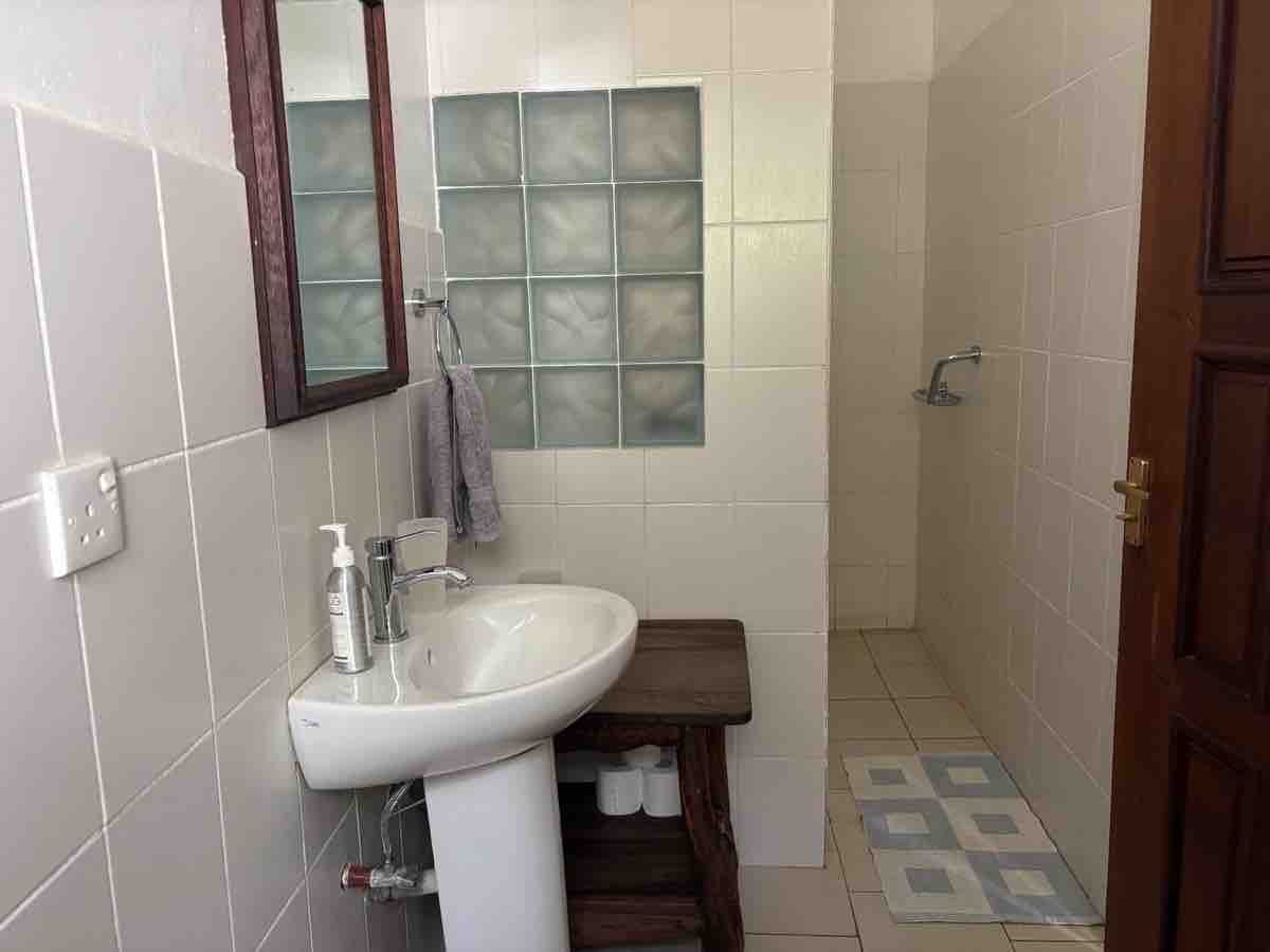 Watamu bathroom-02